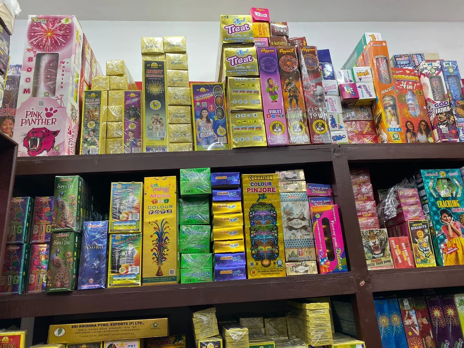 Crackers shop interior 4